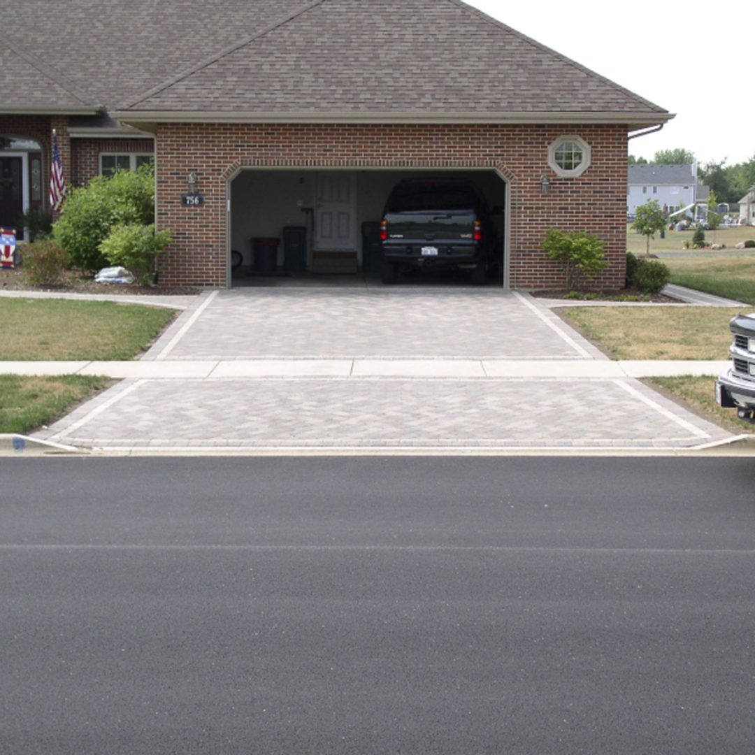 Yorkville paver patio with lighting