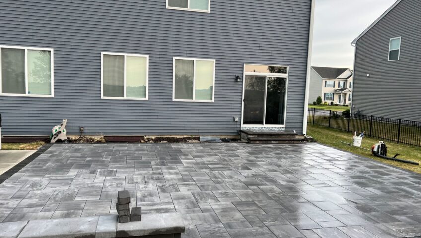 Patio Sealed Gray Retaining Wall Modern - BLC Yardworks Yorkville, IL